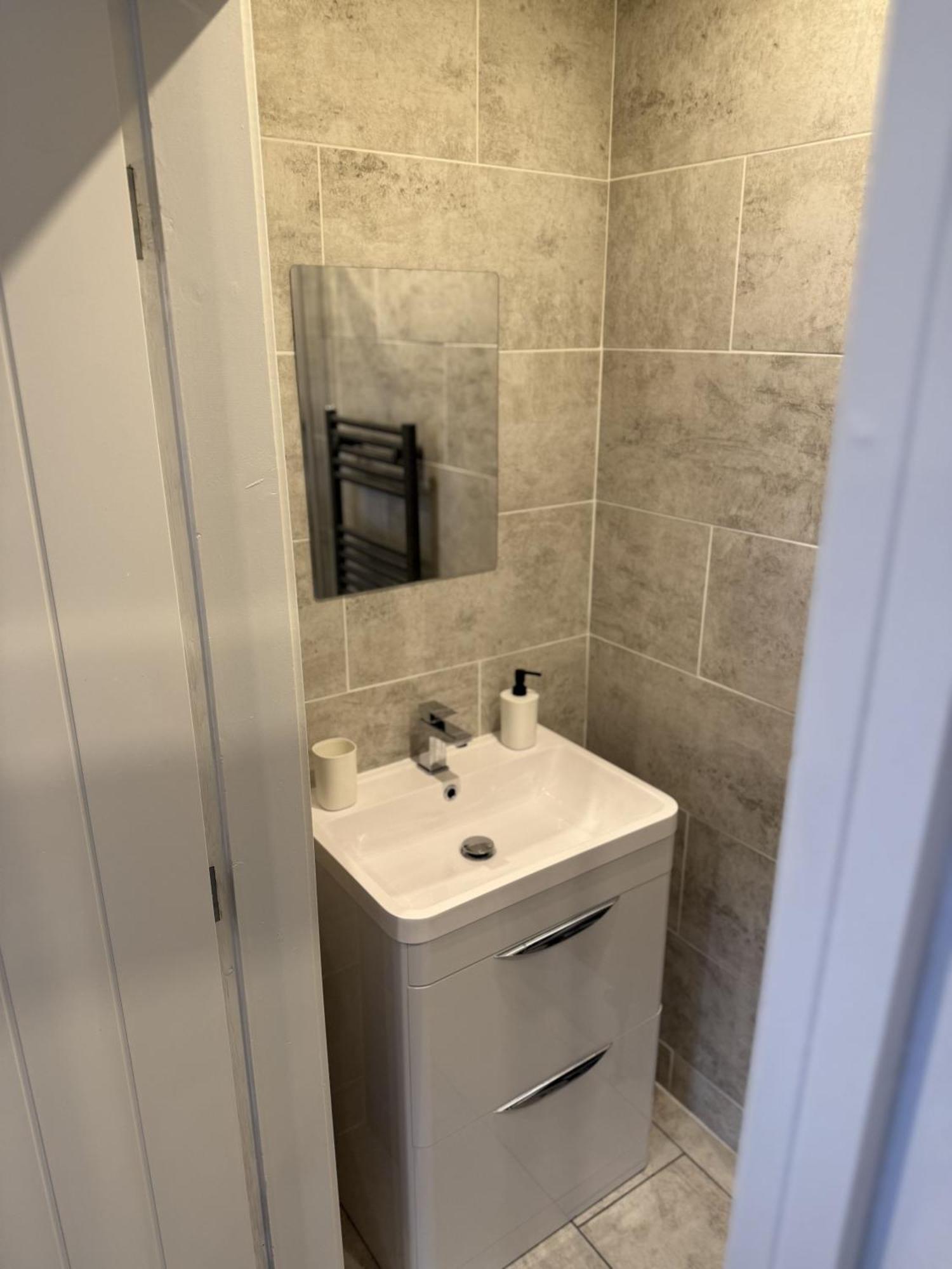 Cosy Away From Midlands - Great Access To Qe Hospital And Of And Newman Uni Birmingham