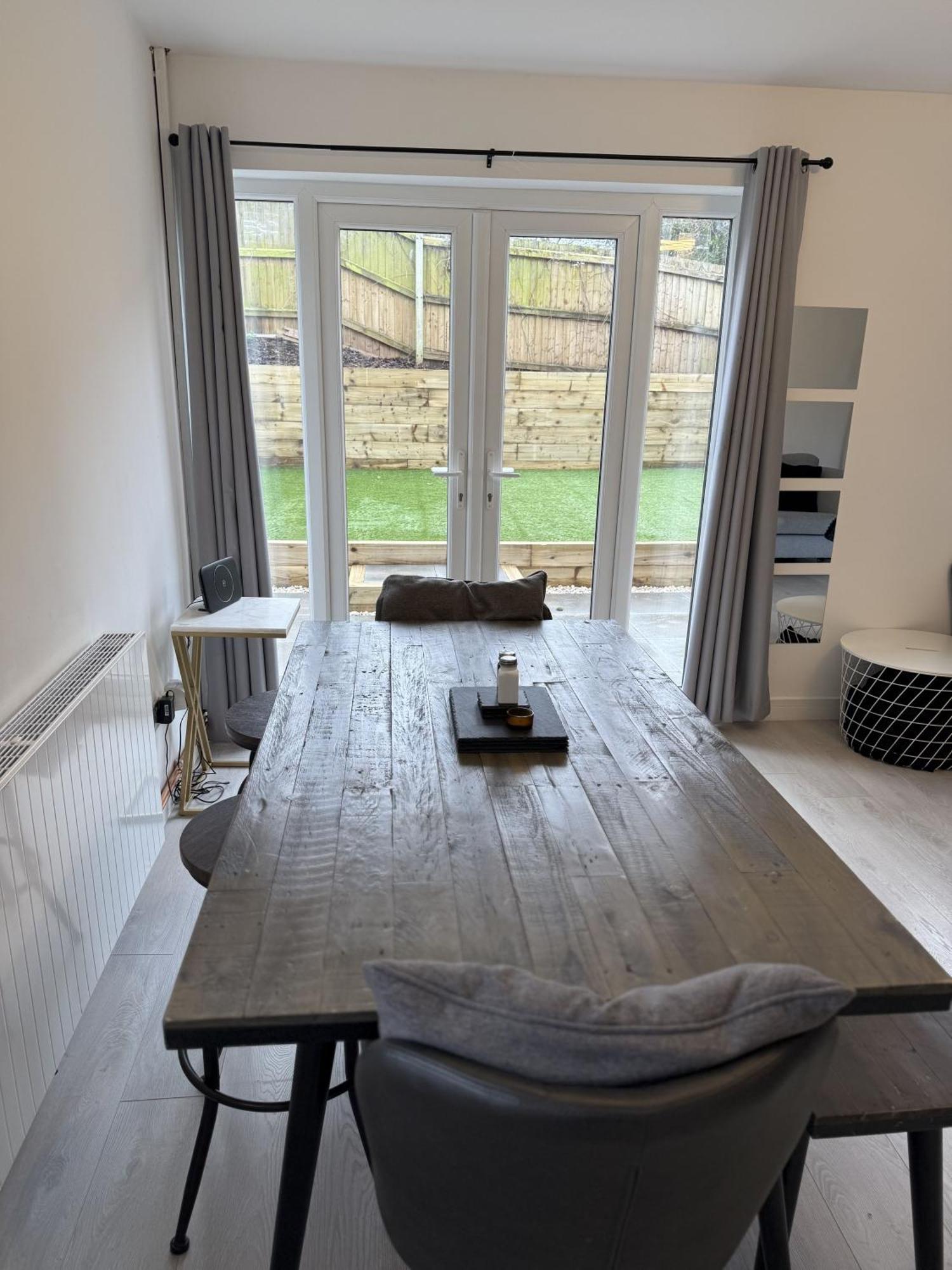 Cosy Away From Midlands - Great Access To Qe Hospital And Of And Newman Uni Holiday home